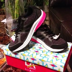 Size 8 Fuchsia/Blk and White La Gear Speakers